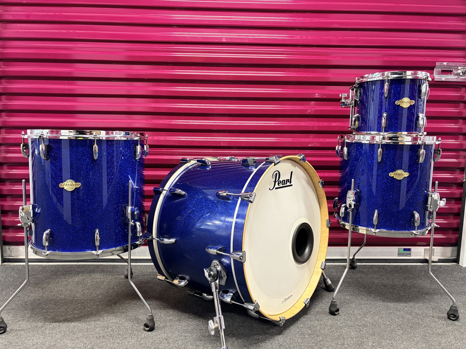 Pearl MPL/BCX Masters birch and maple shellset in Navy blue sparkle