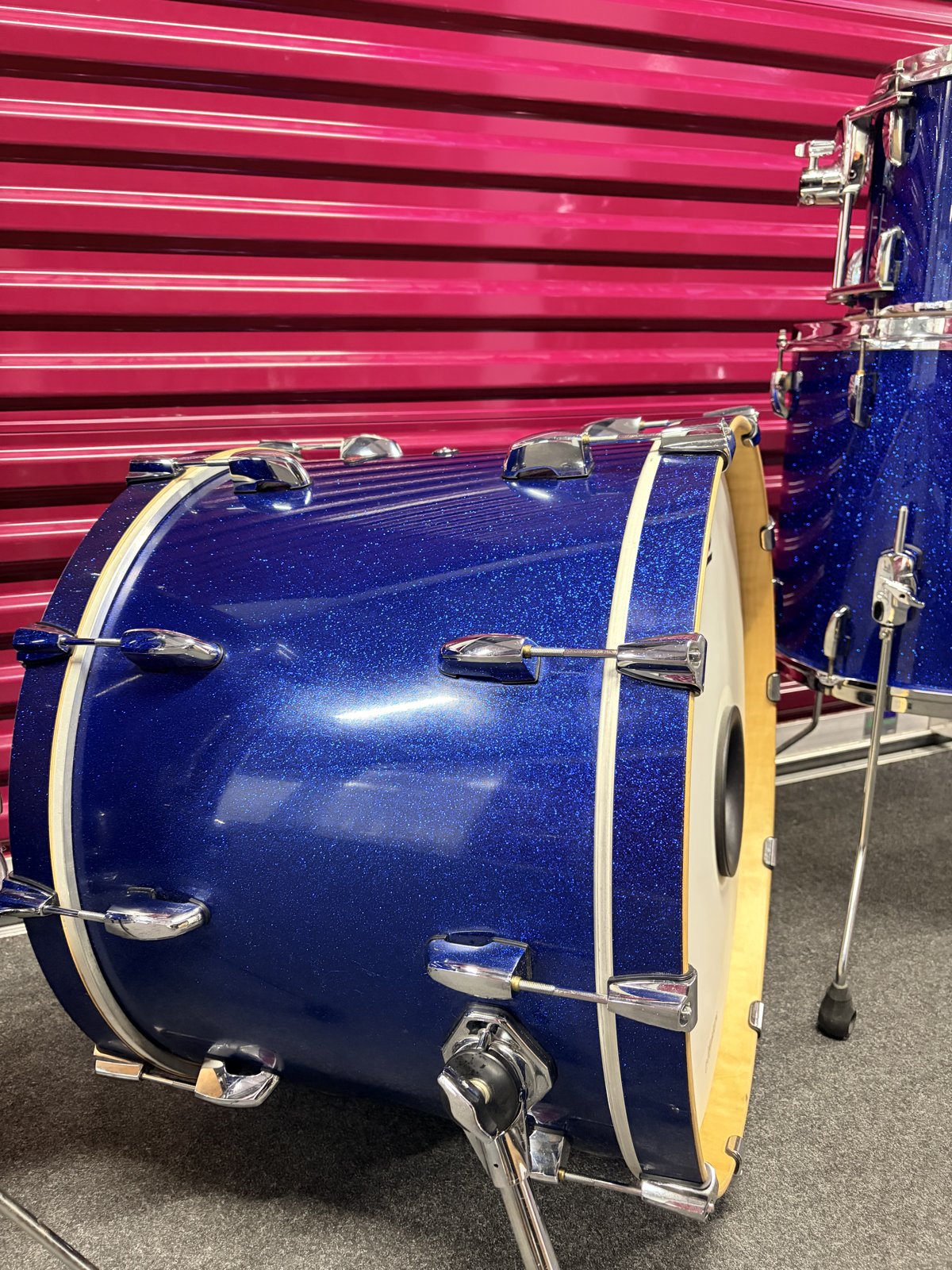 Pearl MPL/BCX Masters birch and maple shellset in Navy blue sparkle