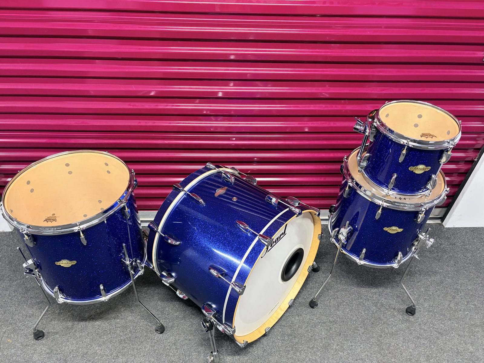 Pearl MPL/BCX Masters birch and maple shellset in Navy blue sparkle