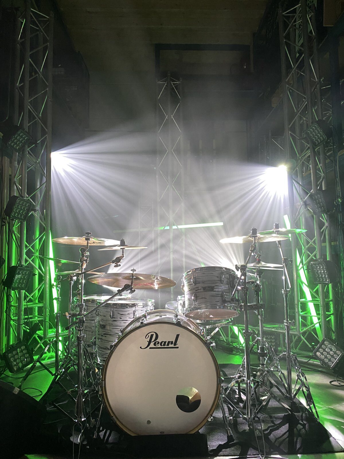 Pearl Woodfiberglass reissue 24-13-16-18” shellset #Black and White Oyster